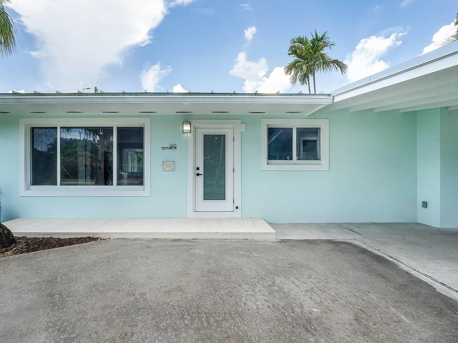 3 bed, 2.0 bath, 2038 sqft, $5,600 — Photo 2