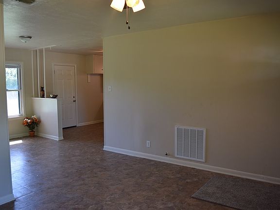 5th image of 1303 E Fordyce Ave
