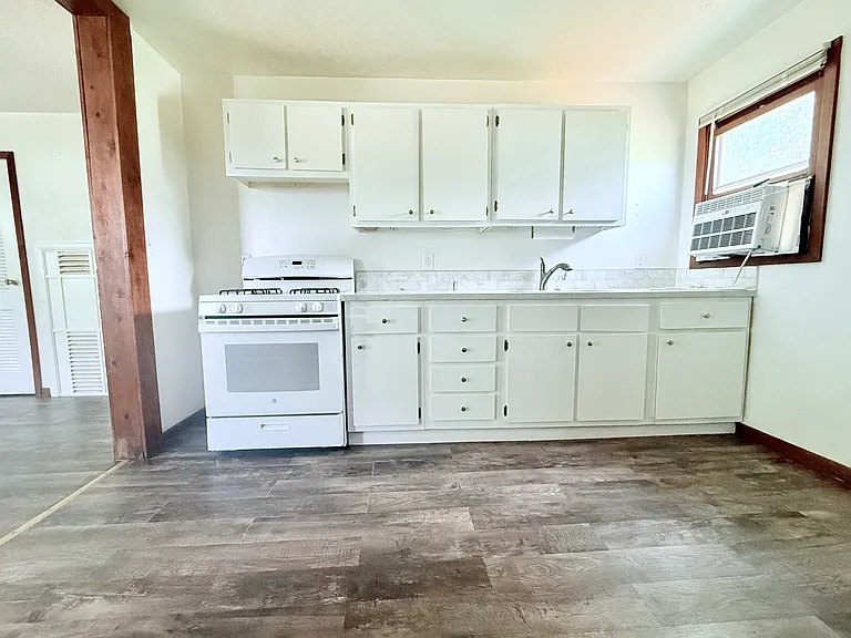 712 Maxwell St — Photo 5
