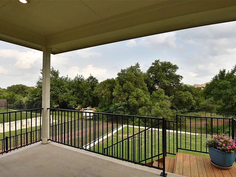 241 Serpens St — Photo 16