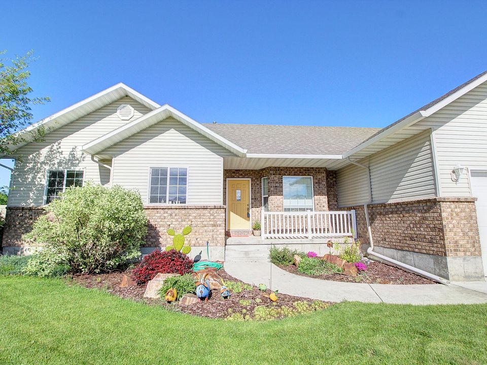 1st image of 664 Dell Dr