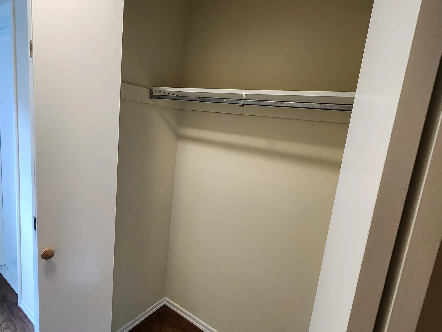 60 Wolfpit Ave — Photo 3