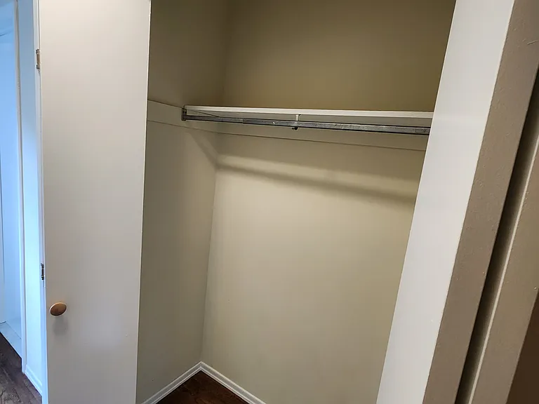 60 Wolfpit Ave #1B — Photo 3