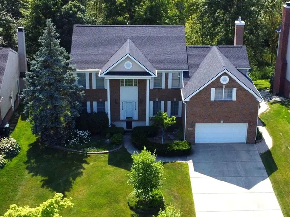 2911 Riverside Dr, Orion, MI 48359