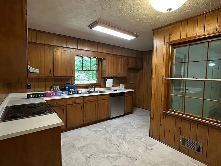 375 Segrest Cir — Photo 6
