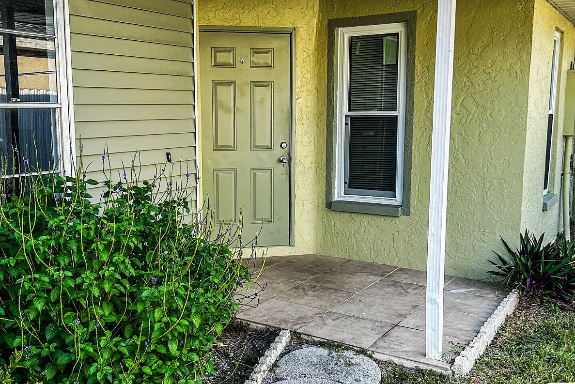 2 bed, 1200 sqft, $1,799 — Photo 2