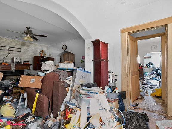 4th image of 2238 Columbus Ave