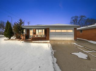 29105 Palomino Dr, Warren, MI 48093