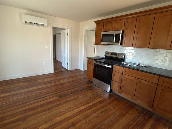 3rd image of 14 Maple St Floor 2
