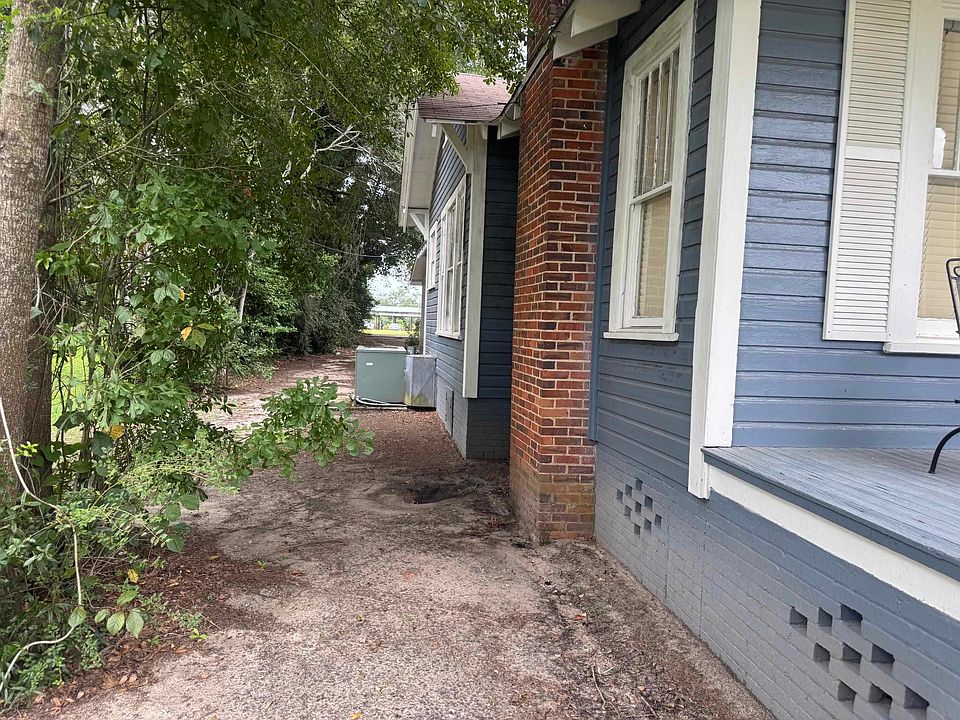 7th image of 204 E Hart Ave