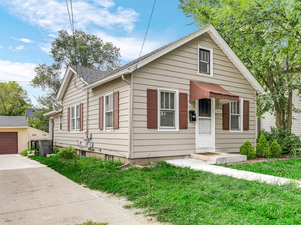 516 Brook St, Elgin, IL 60120