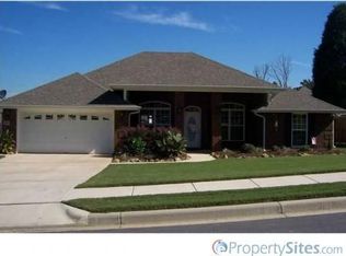 304 Meadow Cir, Maylene, AL 35114