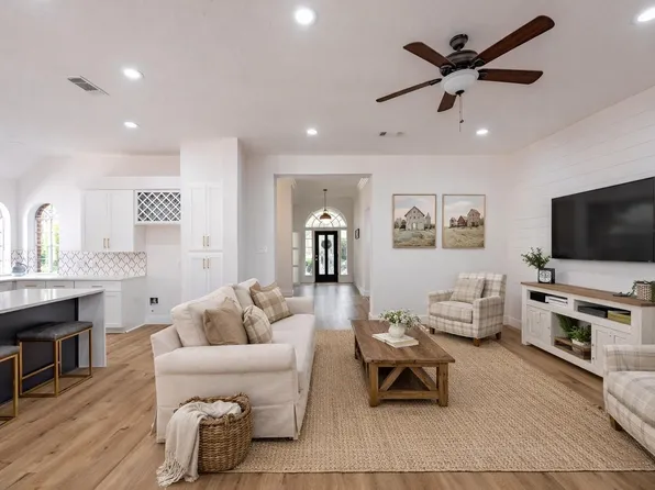 3311 Richland Dr, Sugar Land, TX 77478