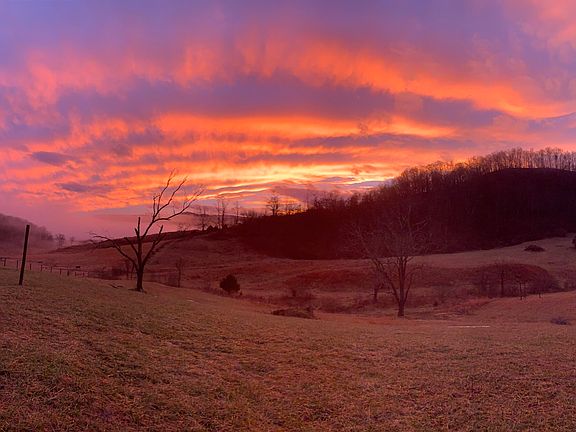 2nd image of 360 Rainbow Ln