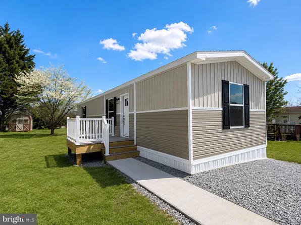 2581 Old Harrisburg Rd Trailer 16, Gettysburg, PA 17325