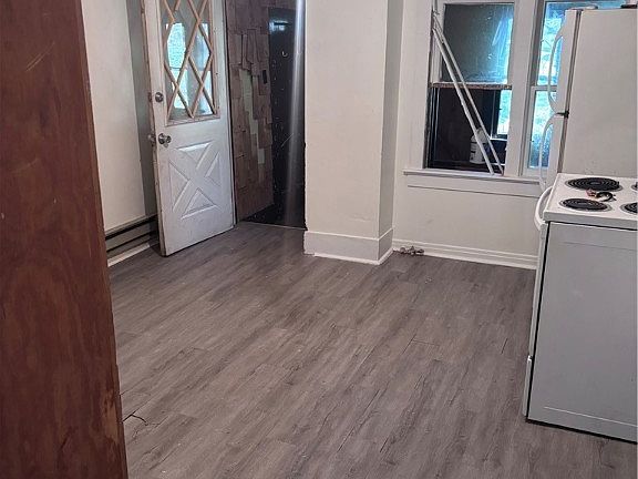 3rd image of 6 Hedges Ave