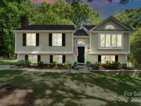 7018 Rollingridge Dr, Charlotte, NC 28211