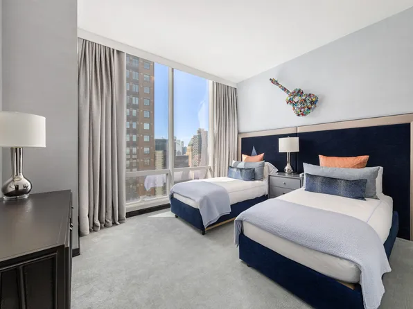 157 West 57th Street image 13 of 24