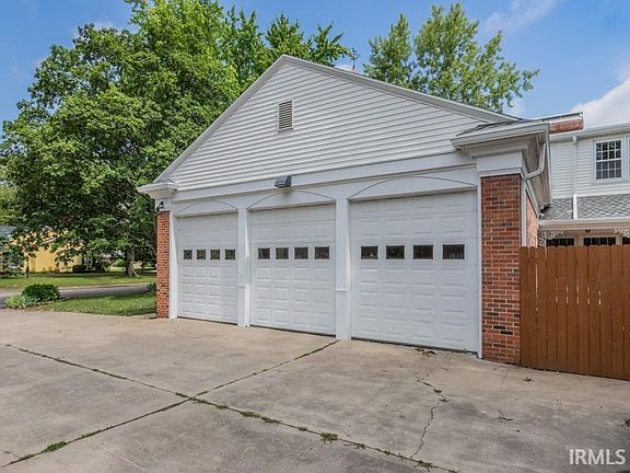 5th image of 2401 E Chandler Ave