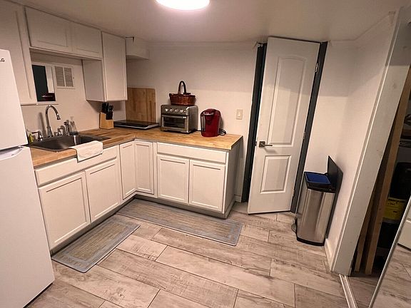 4th image of 1557 Hillcrest Dr #B