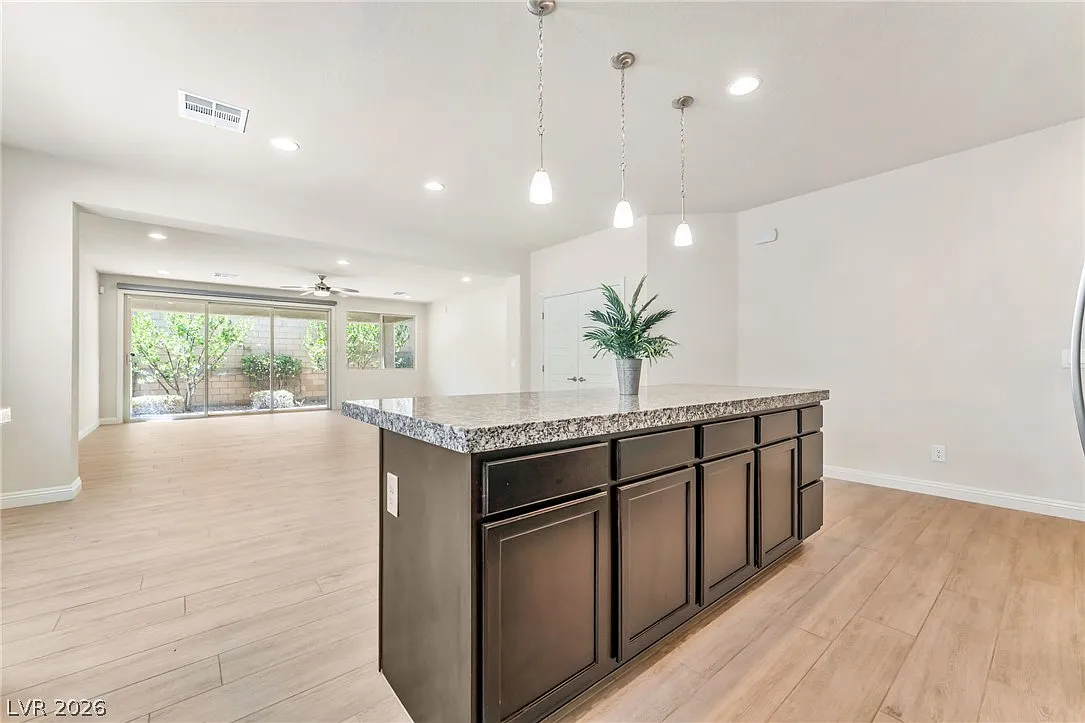 3 bed, 2.5 bath, 2171 sqft, $2,780 — Photo 4