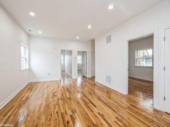 4th image of 709 N Leamington Ave