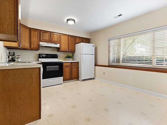 5th image of 171 Tall Oaks Dr Unit C