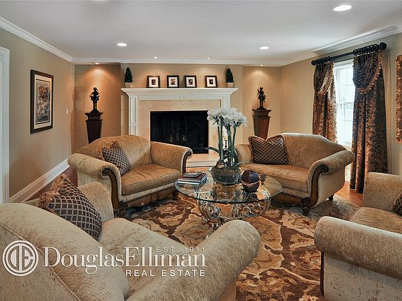 3rd image of 10 Briarcliff Dr