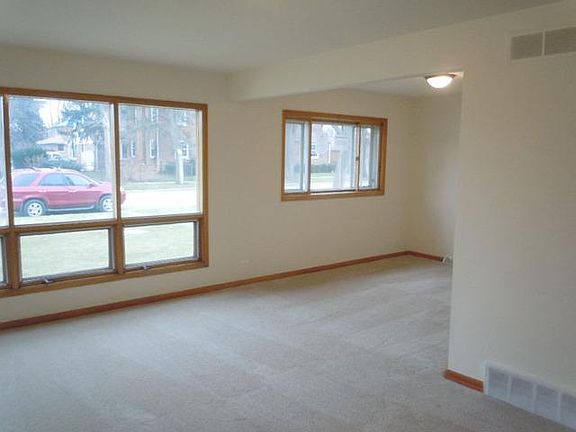 2nd image of 9022 N Linder Ave