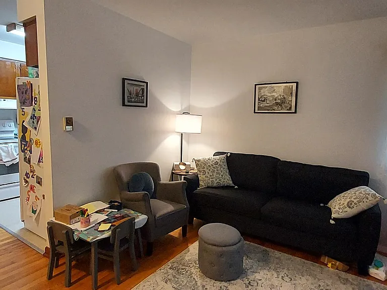 566 Clarence Ave — Photo 3