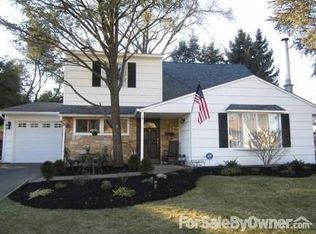 19 Hollow Rd, Levittown, PA 19056