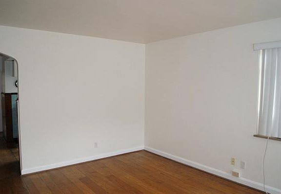 3rd image of 4022 Paxton Ave APT B