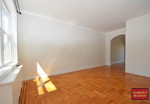 4th image of 639 Crawford Ave