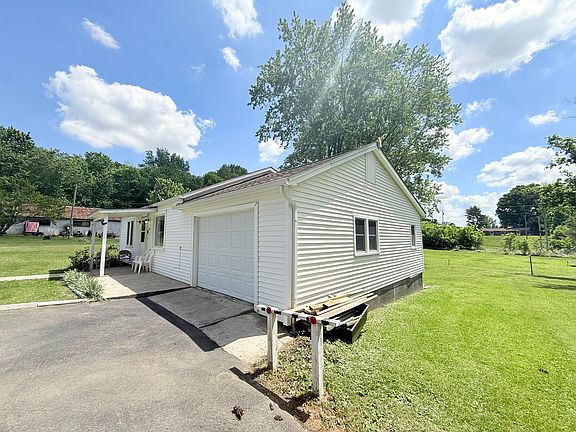 4th image of 345 Fords Ferry Rd