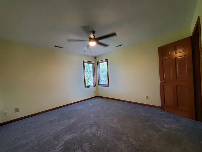 324 Redwood Blvd — Photo 37