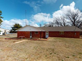 501 Custer Ave, Fort Supply, OK 73841