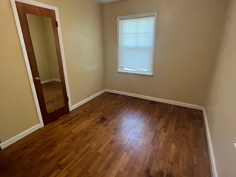 1002 E River Ave — Photo 11