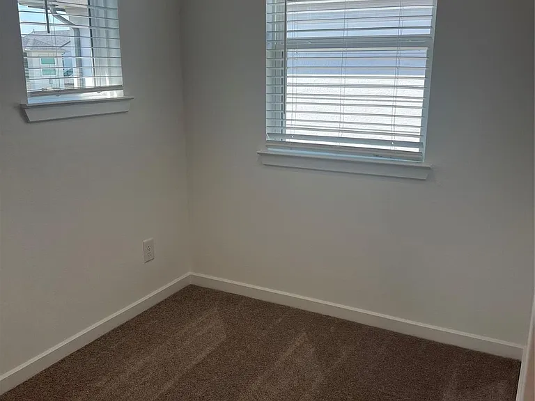 22111 Strathfield Cir — Photo 19