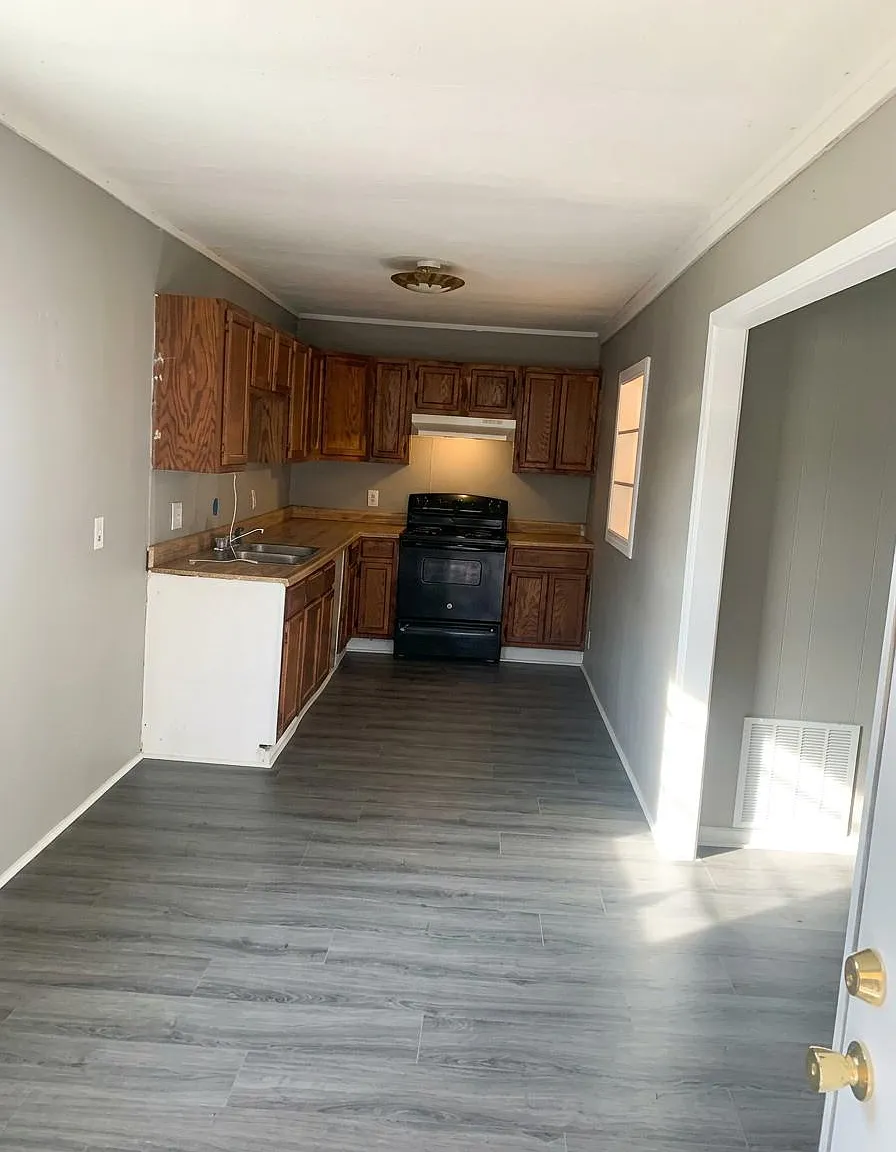 3 bed, 950 sqft, $1,050 — Photo 3