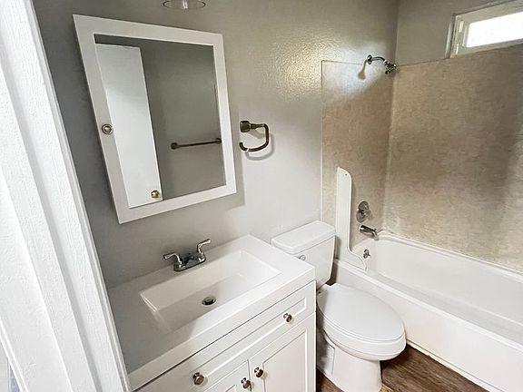 3rd image of 260 5th St APT 3