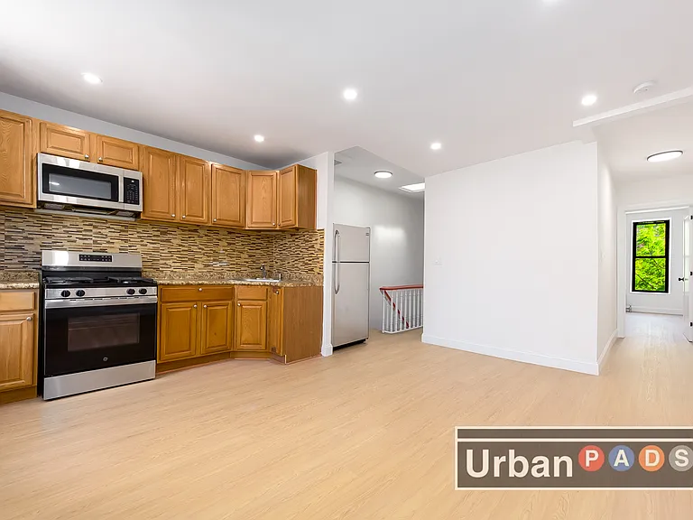 461 Pulaski St #2B — Photo 1