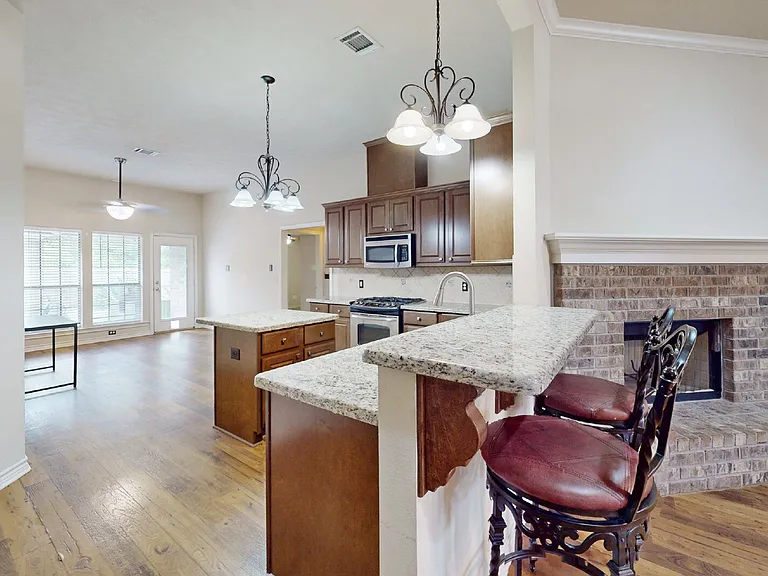 1120 Eagle Ave — Photo 5