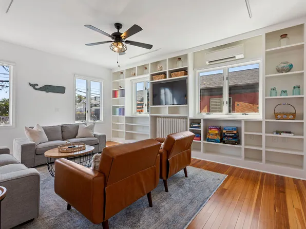 290 Commercial Street #3, Provincetown, MA 02657