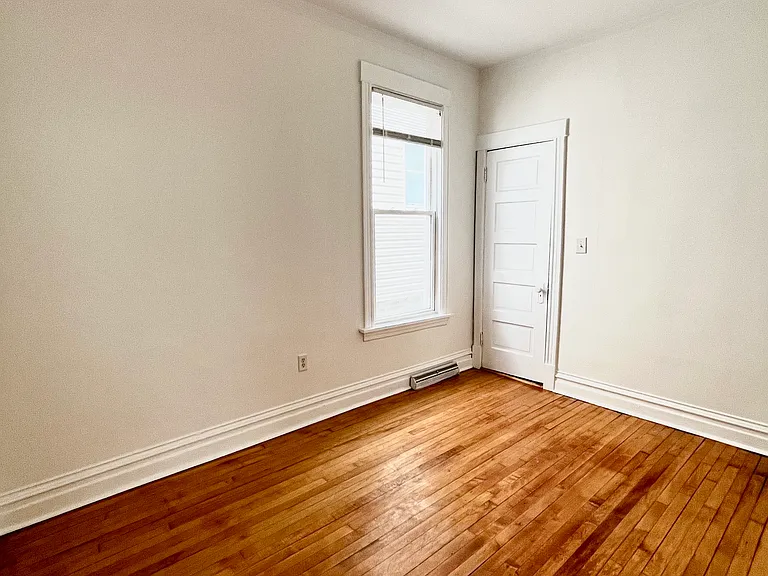 1652 N Avers Ave #1 — Photo 8