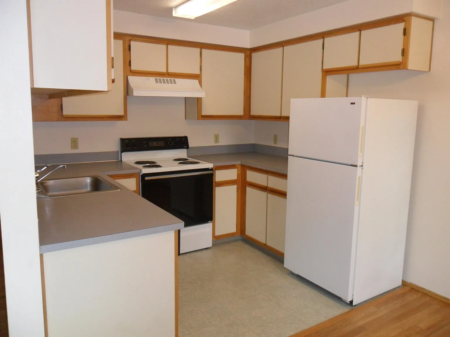 Madrona Place Apts - 210 — Photo 3