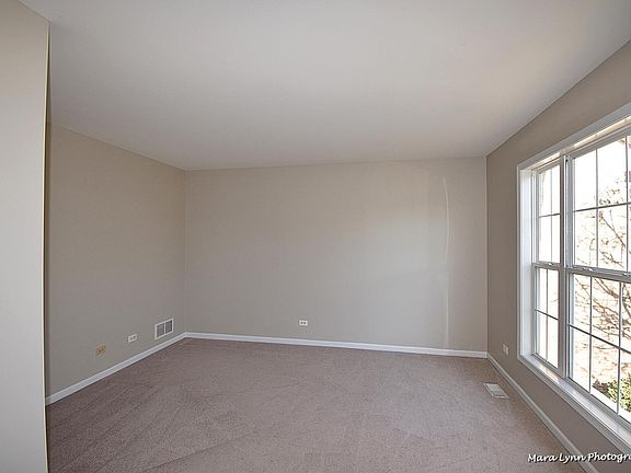 5th image of 742 Pinecreek Dr