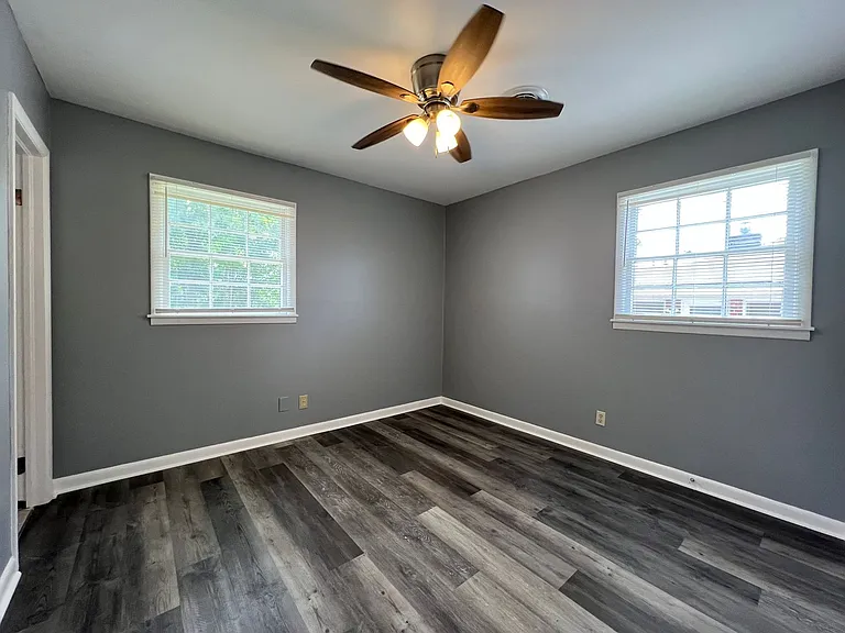 1008 Pelham St — Photo 14