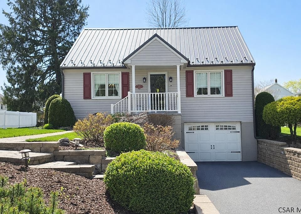 1st image of 111 Dahlia St