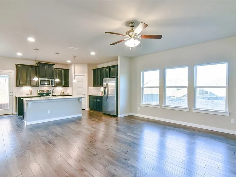2305 Paxton Way — Photo 27