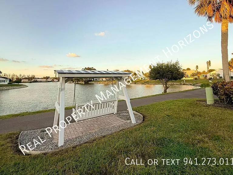 4813 Independence Dr — Photo 23